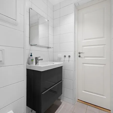 5min To Bryggen - Renovated - Budget Friendly דירה